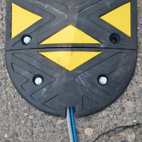 JSP HAY002-825-300 Ridgeback Speed Ramp End 10MPH Yellow/Black - Indigo Supplies Ltd